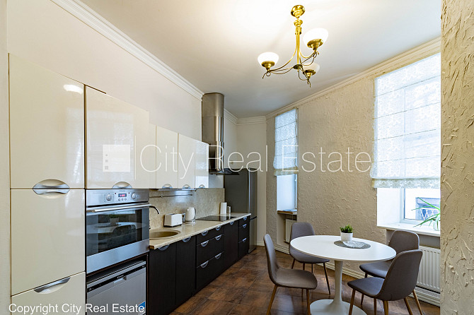 Реновированный дом, закрытый двор, вход со двора, лестничная клетка после Рига - изображение 12