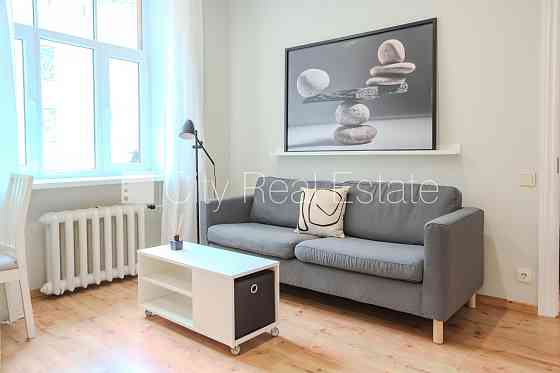 Фасадный дом, лестничная клетка после косметического ремонта, одна Rīga