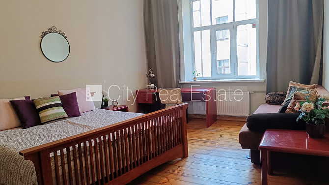 Pagalma ēka, renovēta māja, slēgts pagalms, ieeja no pagalma, kāpņu telpa pēc kosmētiskā Rīga - foto 8