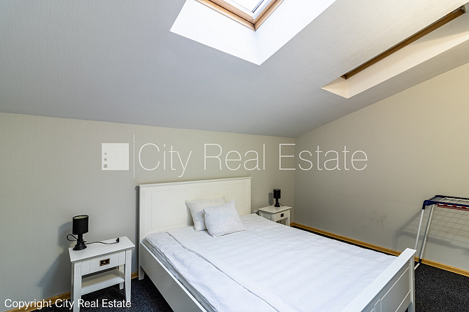 Дом во дворе, закрытый двор, вход со двора, мансарда, окна выходят во двор, студио, Рига - изображение 8