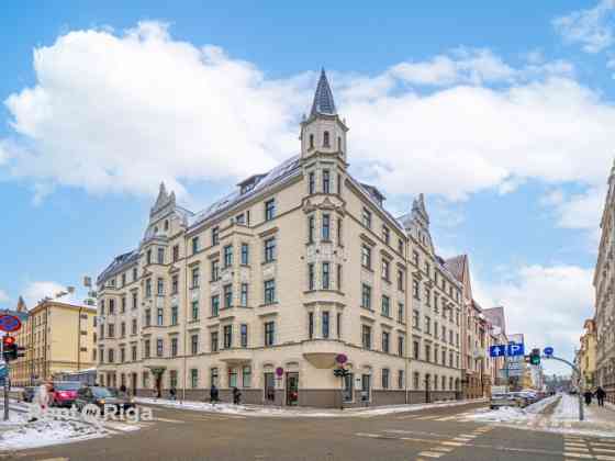 Коммерческие помещения с большими витринами в отличной локации! Помещения Рига