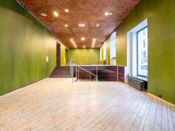 Коммерческие помещения с большими витринами в отличной локации! Помещения Рига