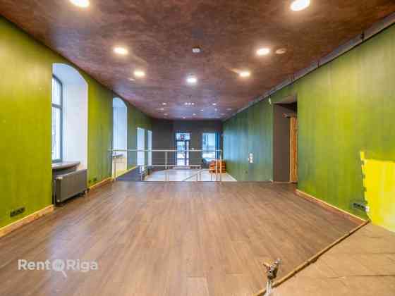 Коммерческие помещения с большими витринами в отличной локации! Помещения Рига