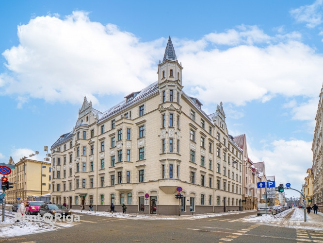 Коммерческие помещения с большими витринами в отличной локации! Помещения Рига - изображение 1