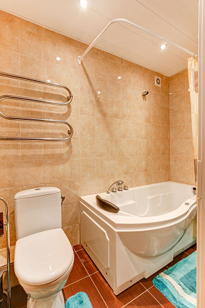 Tiek izīrēts divistabu dzīvoklis Pļavniekos.
Dzīvoklī ir plaša atsevišķa  viesistaba, Rīga - foto 2