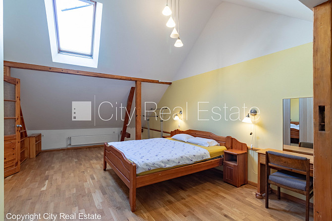 Реновированный дом, фасад с декоративной штукатуркой, закрытый двор, балкон 2 м2, Рига - изображение 16