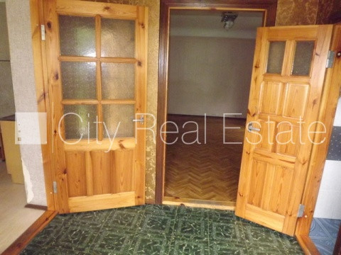 Фасадный дом, благоустроенный озеленённый двор, закрытый двор, территория Рига - изображение 13