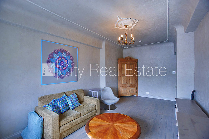 Фасадный дом, кирпичные стены, вход с улицы, лифт, лестничная клетка после Рига - изображение 7