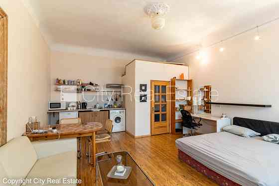 Фасадный дом, реновированный дом, подъездная дорога покрыта брущаткoй, вход с Rīga