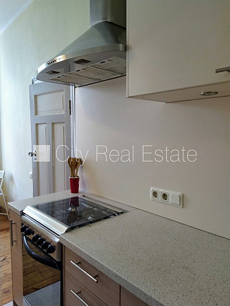 Деревянный дом, фасадный дом, закрытый двор, вход со двора, мансарда, окна выходят Рига - изображение 18