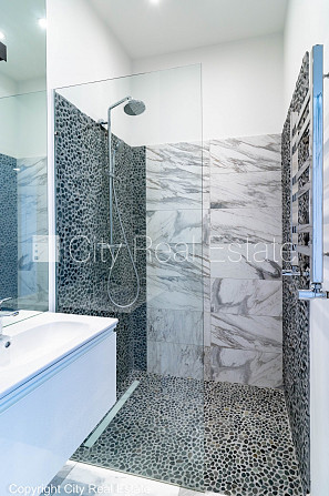 Новостройка, фасадный дом, закрытый двор, до ближайшей парковки 70 м, вход со двора, Рига - изображение 9