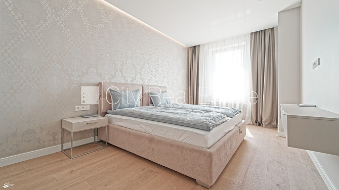 Новостройка, благоустроенный озеленённый двор, закрытый двор, территория Юрмала - изображение 18