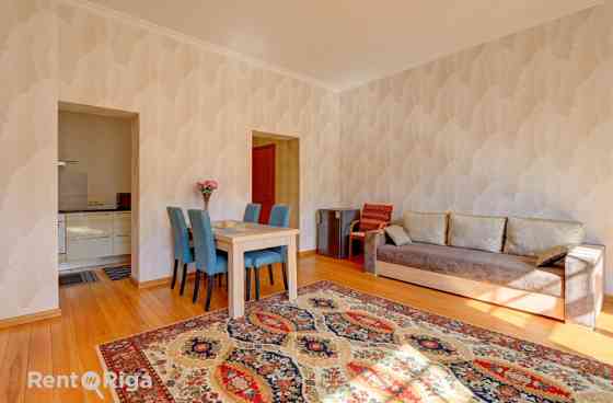 Просторная, светлая и солнечная 3-комнатная квартира расположена в престижном Рига