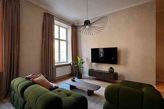 Ilgtermiņa īrei pieejams pilnīgi jauns, elegants luksusa klases dzīvoklis Rīgas centrā. Pārdomāts pl Rīga