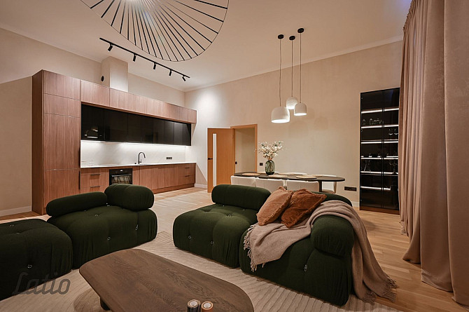 Ilgtermiņa īrei pieejams pilnīgi jauns, elegants luksusa klases dzīvoklis Rīgas centrā. Rīga - foto 1