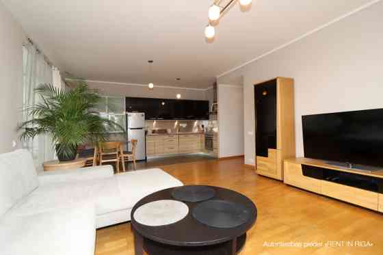 В аренду сдаются полностью меблированная квартира в "Skanstes Virsotnes". Квартира с Рига