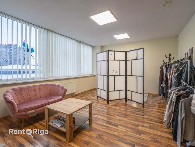 Сдаётся в аренду офисное помещение в Кенгарагсе  Площадь помещения: 23 м  Доступны Рига - изображение 1