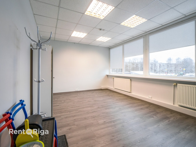 Сдаётся в аренду офисное помещение в Кенгарагсе  Площадь помещения: 22 м  Доступны Рига - изображение 3