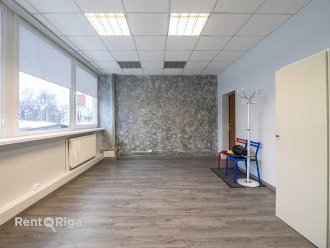 Сдаётся в аренду офисное помещение в Кенгарагсе  Площадь помещения: 22 м  Доступны Рига - изображение 1