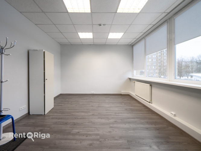 Сдаётся в аренду офисное помещение в Кенгарагсе  Площадь помещения: 22 м  Доступны Рига - изображение 2