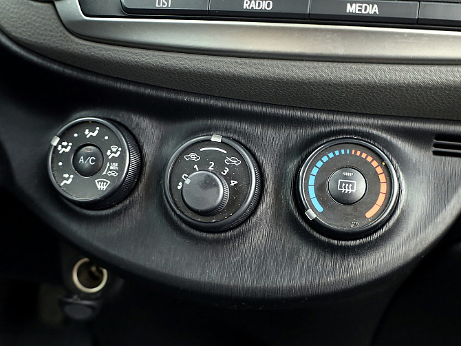 Toyota Yaris Linea Sol A-C 1.3 73kW Таллин - изображение 8