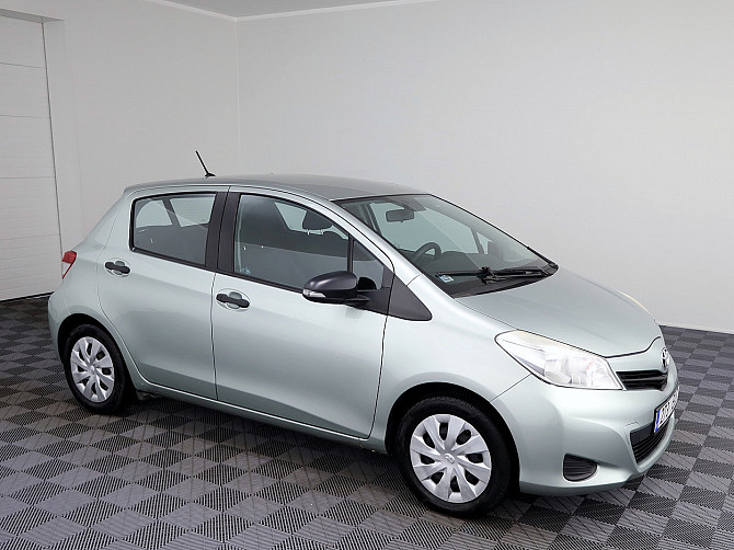 Toyota Yaris Linea Sol A-C 1.3 73kW Таллин - изображение 1
