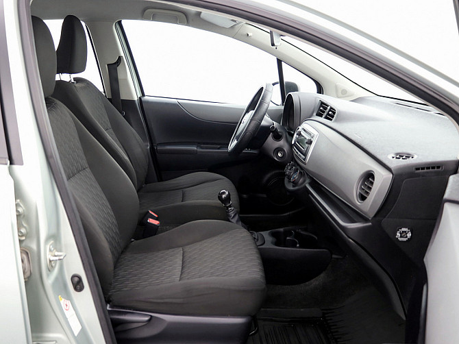 Toyota Yaris Linea Sol A-C 1.3 73kW Таллин - изображение 6