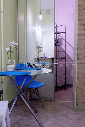 Pagalma ēka, labiekārtots apzaļumots pagalms, slēgts pagalms, ieeja no pagalma, pagalmā bērnu Rīga - foto 20