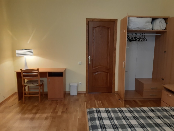 Izīrē atsevišķu istabu 3 guļamistabu dzīvokli Rīgas centrā klusā iekšpagalma ēkā. Rīga - foto 8