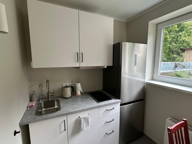 Tiek pārdots dizainera veidots 2-istabu dzīvoklis Imantā ar jaunā projekta kvalitātes un Rīga - foto 4