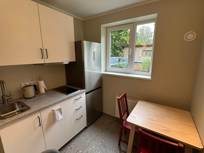 Tiek pārdots dizainera veidots 2-istabu dzīvoklis Imantā ar jaunā projekta kvalitātes un Rīga - foto 3