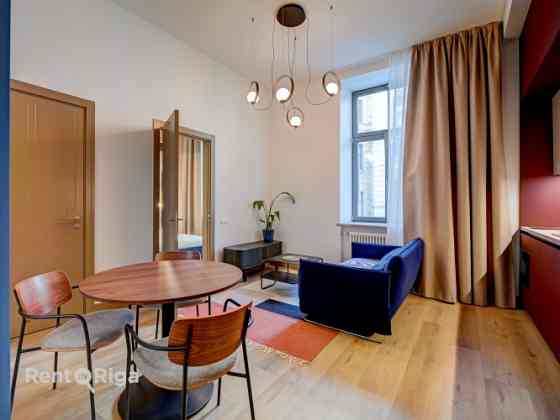 Stilīgs un moderns dzīvoklis Rīgas centrā.  Piedāvājumā ir elegants, dzīvoklis ar unikālu dizainu, k Rīga