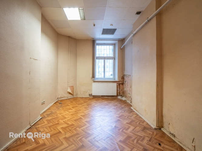 Premises suitable for a salon, shop, street-level office, or other activities.  A well-maintained pr Рига - изображение 5