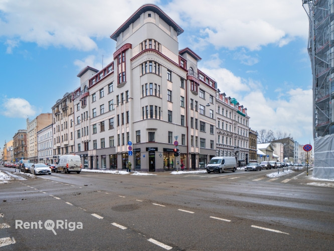 Premises suitable for a salon, shop, street-level office, or other activities.  A well-maintained pr Рига - изображение 9