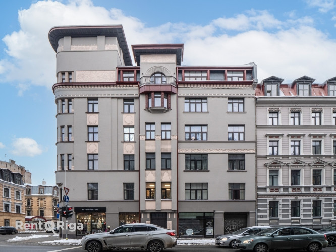 Premises suitable for a salon, shop, street-level office, or other activities.  A well-maintained pr Рига - изображение 1