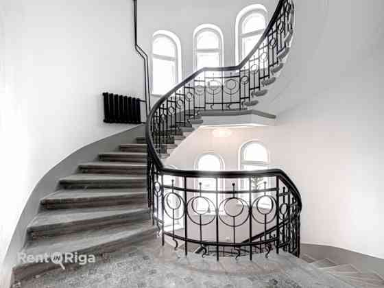 Продаётся солнечная и элегантная квартира в полностью отреставрированном Рига