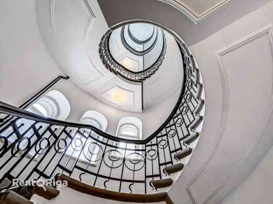 Продаётся солнечная и элегантная квартира в полностью отреставрированном Рига