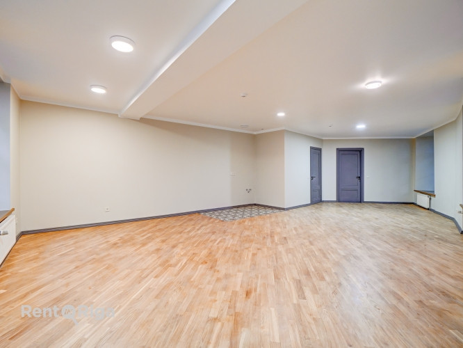 Birojs ar virtuvi un savu tualeti.  Tikko ēkā ir veikts kapitālais remonts - atjaunota ēkas Rīga - foto 5