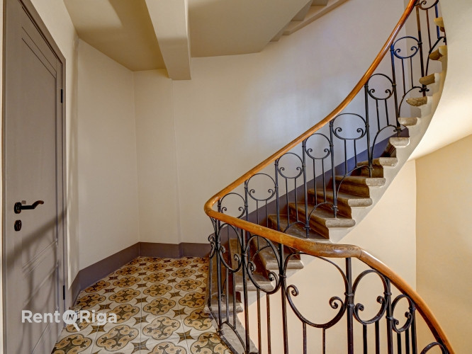 Birojs ar virtuvi un savu tualeti.  Tikko ēkā ir veikts kapitālais remonts - atjaunota ēkas Rīga - foto 7