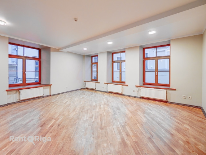 Birojs ar virtuvi un savu tualeti.  Tikko ēkā ir veikts kapitālais remonts - atjaunota ēkas Rīga - foto 3