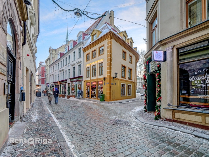 Birojs ar virtuvi un savu tualeti.  Tikko ēkā ir veikts kapitālais remonts - atjaunota ēkas Rīga - foto 1