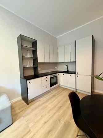 Īrei pieejams 3-istabu dzīvoklis Rīgas Centrā - Skolas ielā 13, Rīgā.  Dzīvokļa plānojums sastāv no  Рига