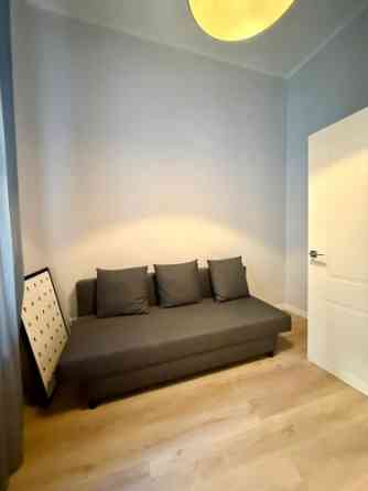 Īrei pieejams 3-istabu dzīvoklis Rīgas Centrā - Skolas ielā 13, Rīgā.  Dzīvokļa plānojums sastāv no  Рига