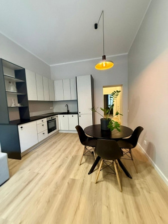 Īrei pieejams 3-istabu dzīvoklis Rīgas Centrā - Skolas ielā 13, Rīgā.  Dzīvokļa plānojums sastāv no  Рига - изображение 3