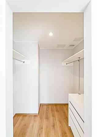 Новостройка, благоустроенный озеленённый двор, закрытая территория, возможность Rīga