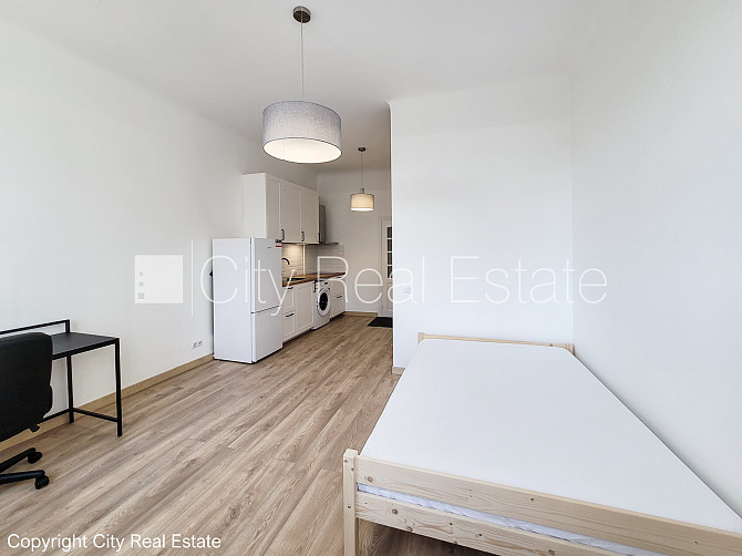 Fasādes māja, slēgts pagalms, ieeja no pagalma, logi vērsti uz ielas pusi, studio tipa, virtuve Rīga - foto 10