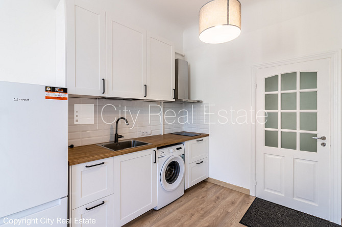 Fasādes māja, slēgts pagalms, ieeja no pagalma, logi vērsti uz ielas pusi, studio tipa, virtuve Rīga - foto 3