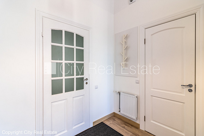 Fasādes māja, slēgts pagalms, ieeja no pagalma, logi vērsti uz ielas pusi, studio tipa, virtuve Rīga - foto 19