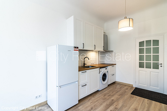 Fasādes māja, slēgts pagalms, ieeja no pagalma, logi vērsti uz ielas pusi, studio tipa, virtuve Rīga - foto 6