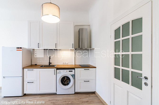 Fasādes māja, slēgts pagalms, ieeja no pagalma, logi vērsti uz ielas pusi, studio tipa, virtuve Rīga - foto 5